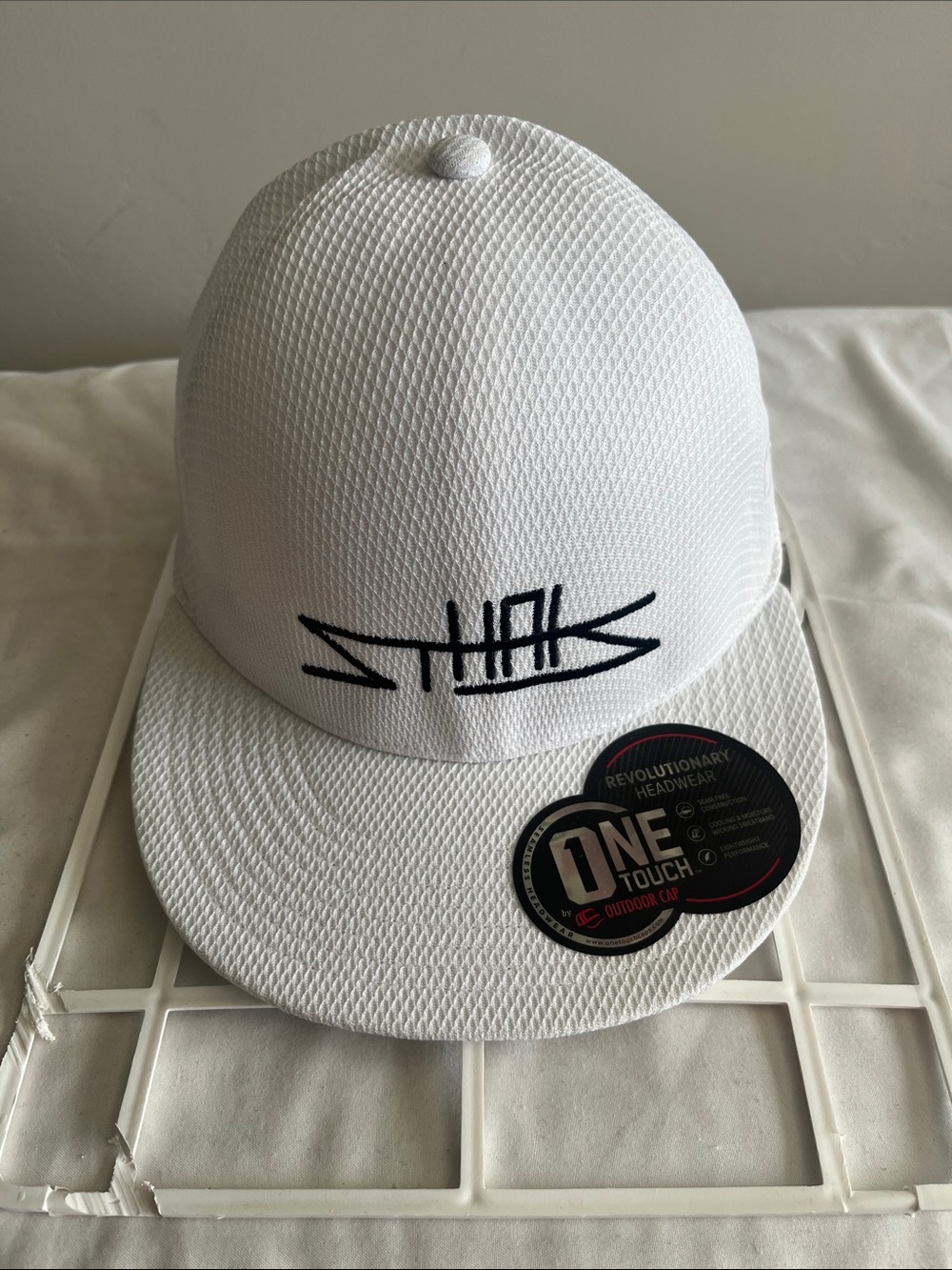 One Touch Seamless Flat-Peak Hat